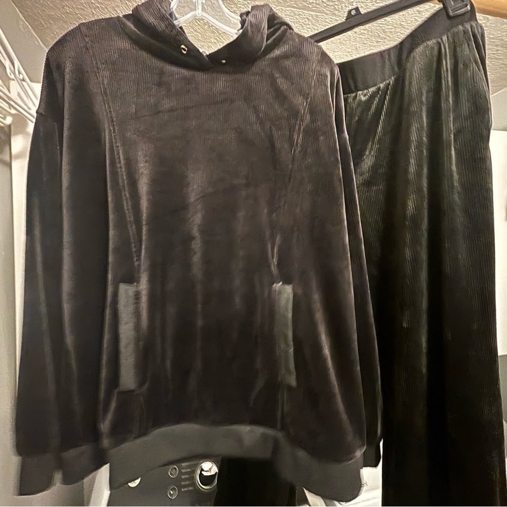 Time and Tru Black Velvet Tracksuit